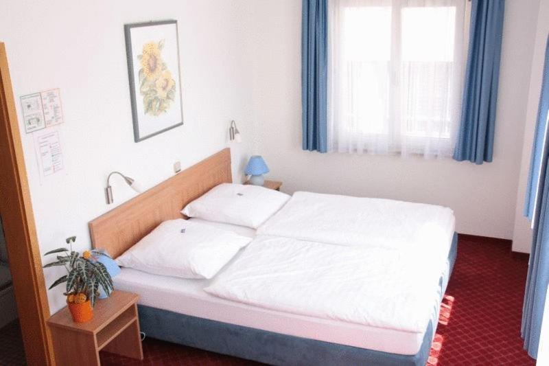 Hotel Schillerplatz เออริงเงน ภายนอก รูปภาพ